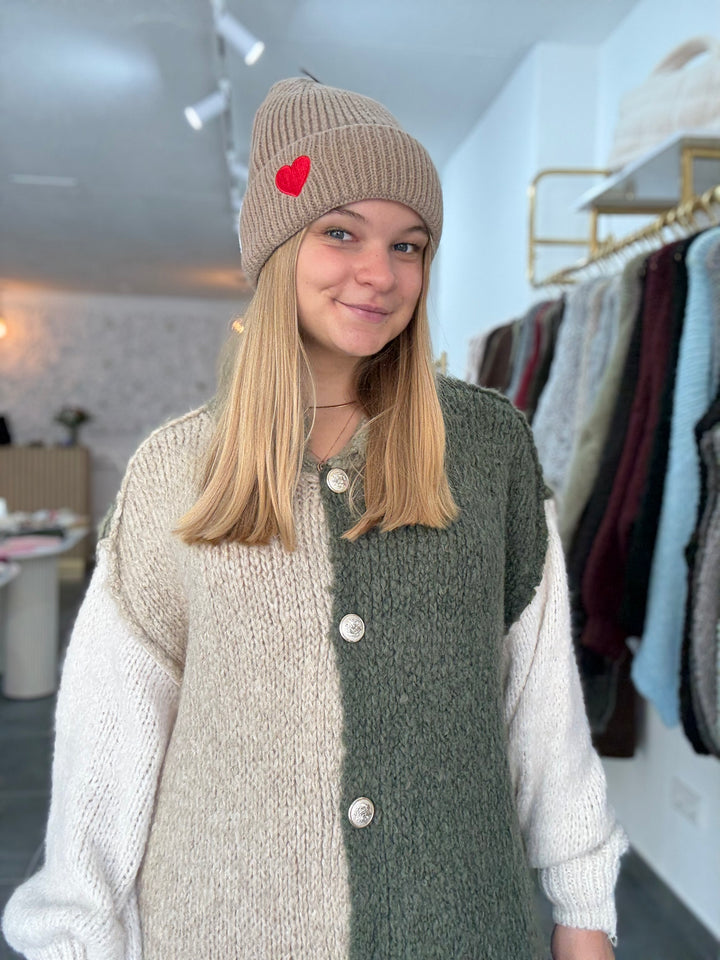 Mütze Herzstickerei "Leonie"